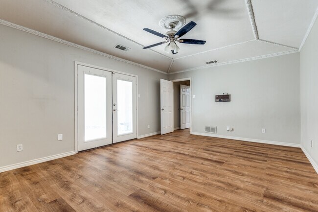 Building Photo - 3719 Weeburn-1