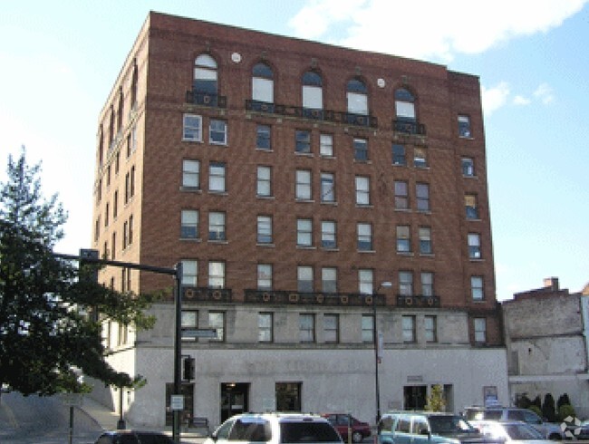 Building Photo - Courthouse View Apartments