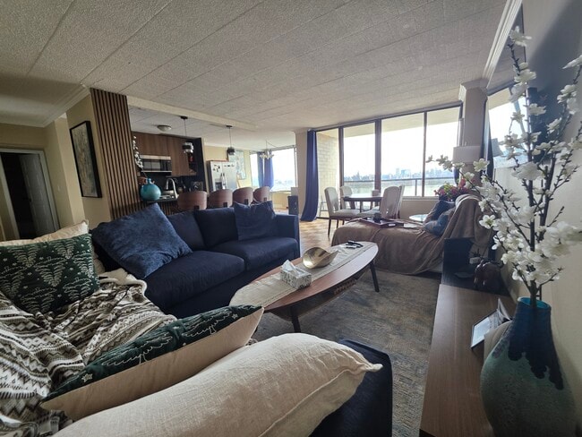 Foto del edificio - 9060 Palisade Ave