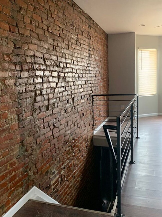 Foto del edificio - 1854 Clarence St