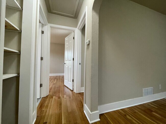 Foto del edificio - 2 Bedroom Home In Gary