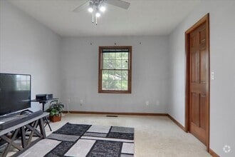 Building Photo - 1810 Vladimir Dr