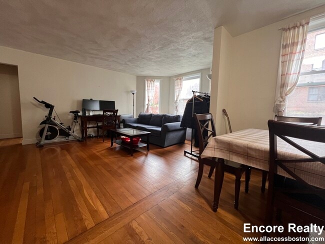 Building Photo - 316 Tappan St