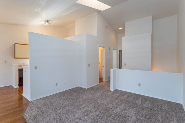 Foto del edificio - Lovely District 20 Townhome!