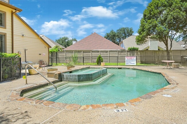 Building Photo - 16800 Sugar Pine Dr