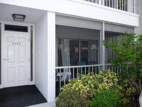 Foto principal - 6469 Bay Club Dr