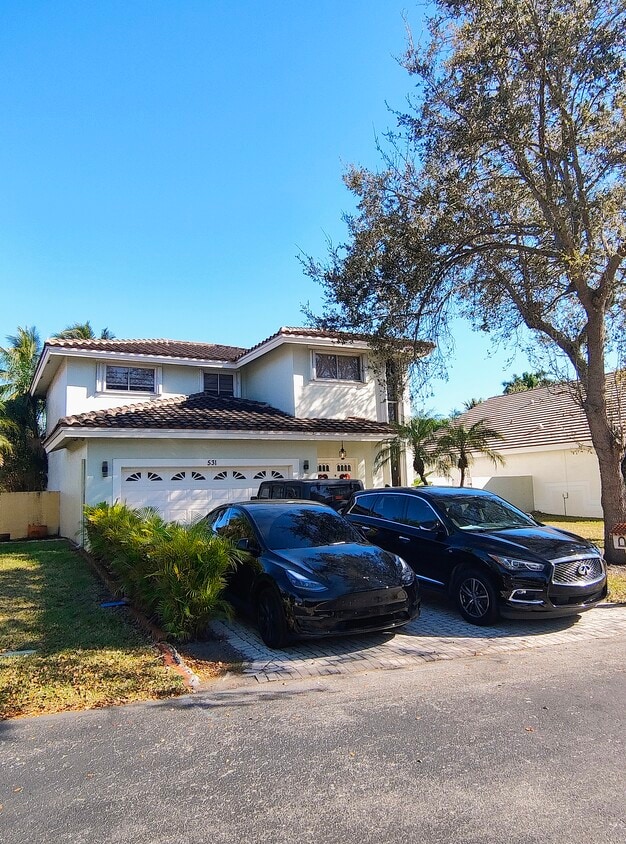 Foto principal - 531 NW 205th Ave