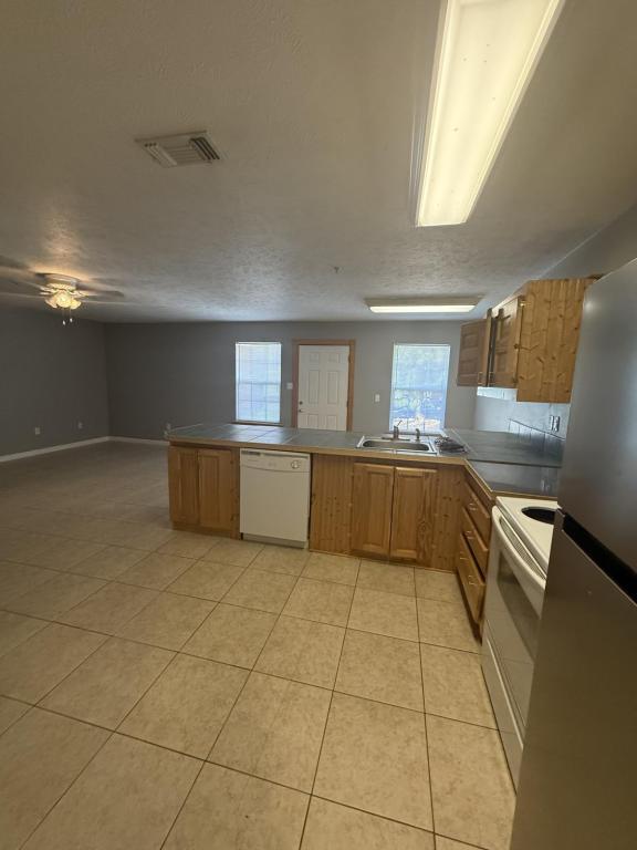 Building Photo - 2906 Pineland Dr