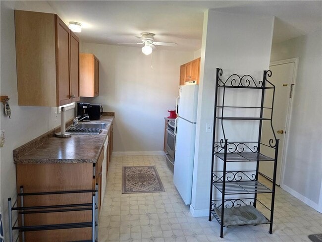 Building Photo - 15 Meadowview Terrace