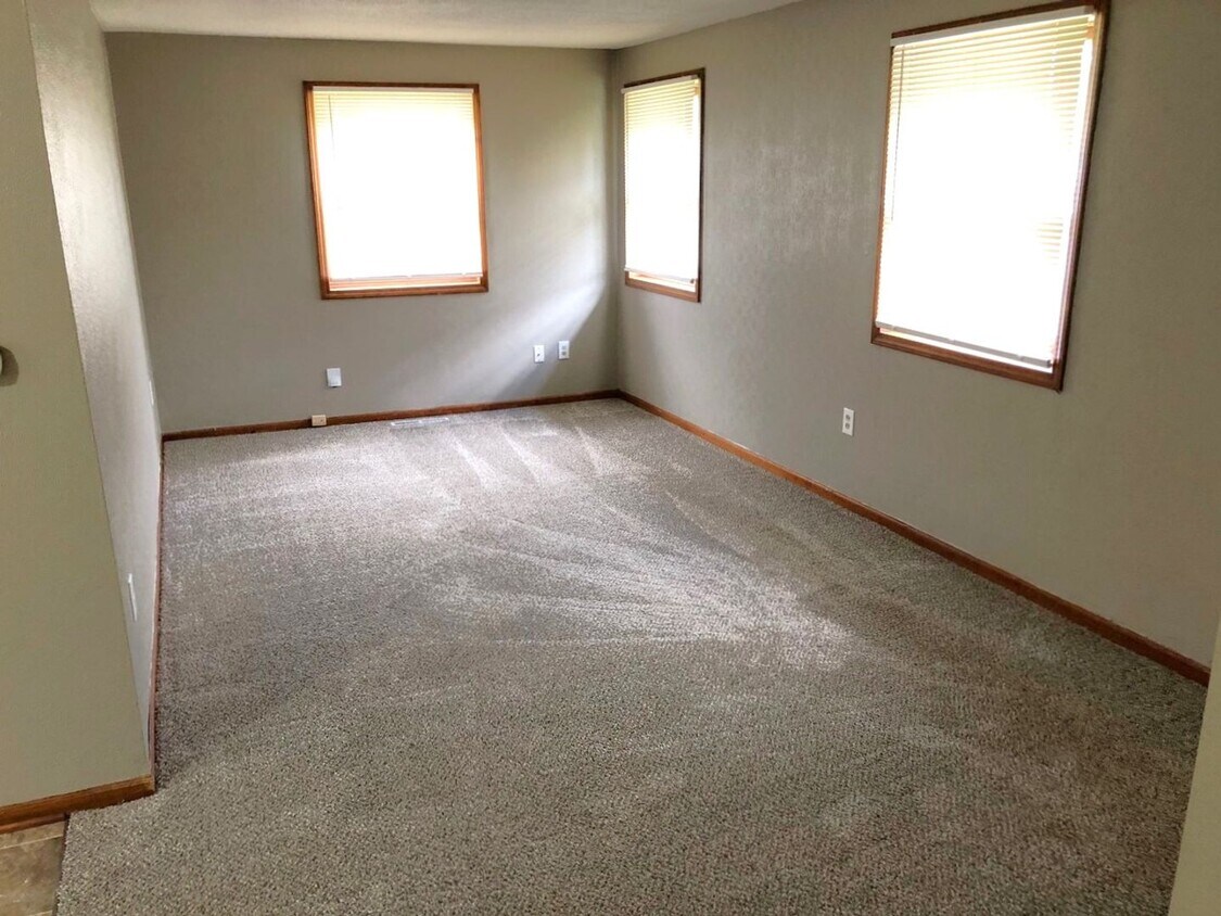 Primary Photo - 2 Bed Ranch-Style House