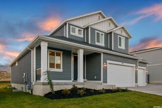 Building Photo - 157 E Shorewood Dr