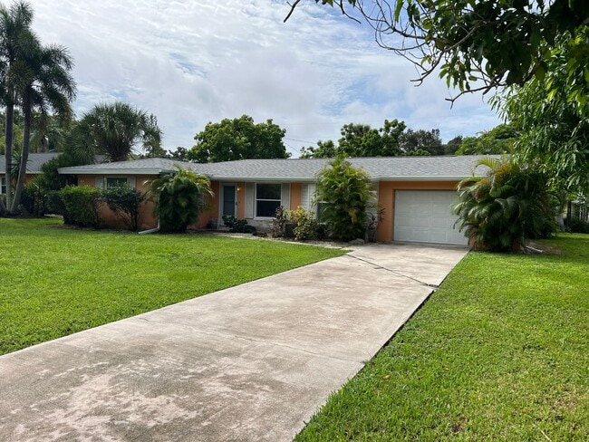 Building Photo - 2 Bedroom 2 Bath Single Family Home