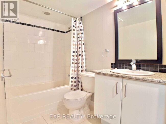 Photo du bâtiment - 33 Sheppard Ave E