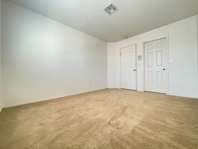 Building Photo - 3bedroom home in a GATED community near the strip