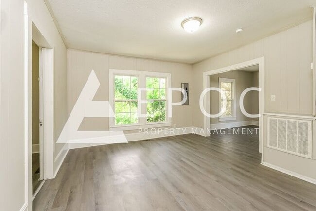 Building Photo - Cozy 3 Bedroom, 1 Bathroom- Available Now!