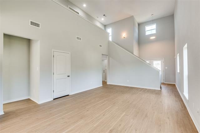 Building Photo - 314 Oak Creek Dr