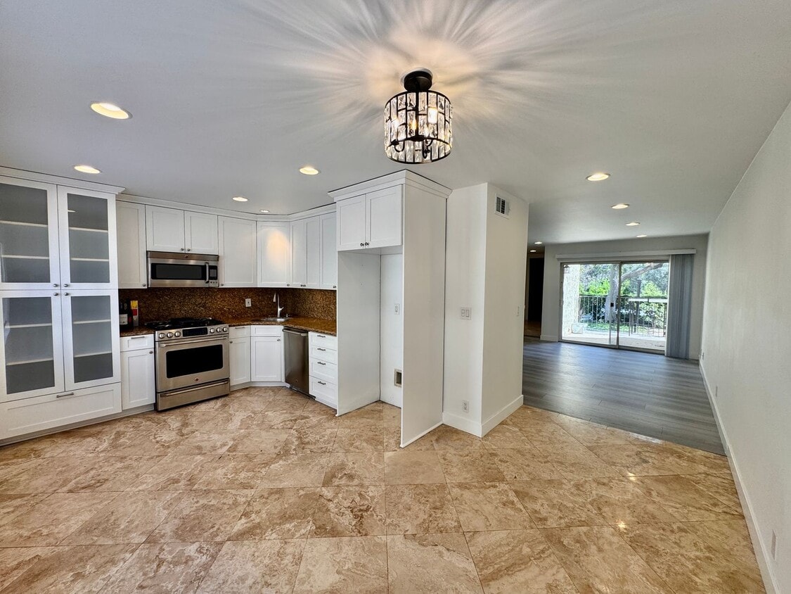 Foto principal - Beautifully remodeled townhouse