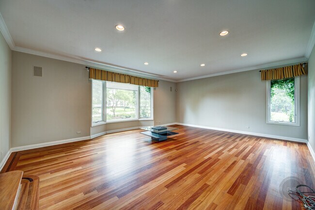 Foto del edificio - 1618 Midwest Club Pkwy