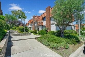 Building Photo - 27937 Ridgebluff Ct