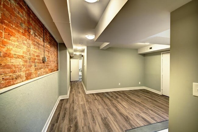 Building Photo - 2019 E Pratt St