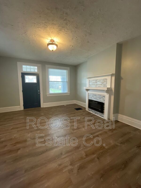 Foto del edificio - 931-933 E. Whittier Street