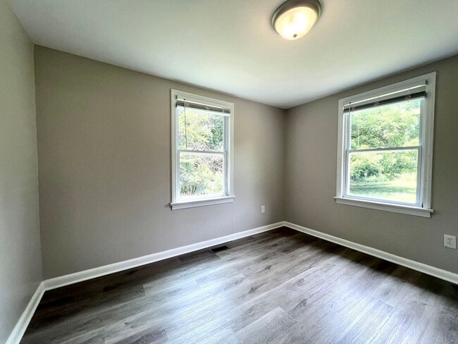 Building Photo - Stunning 4BR/2BA Home in Charlotte!