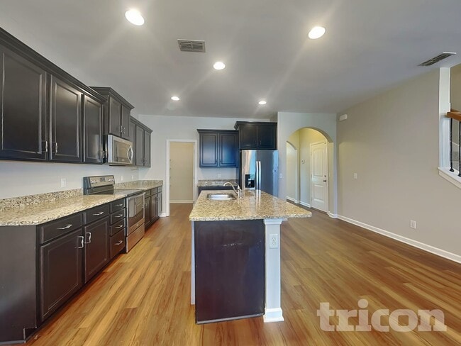 Building Photo - 703 Bench Ln