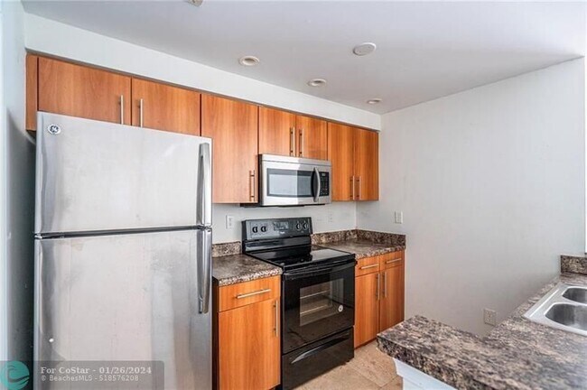 Foto del edificio - 5980 W Sample Rd