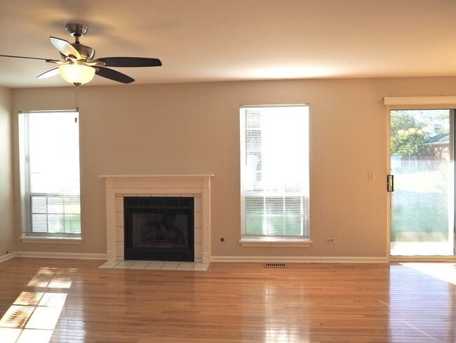 Building Photo - 106 Woodbury Ln