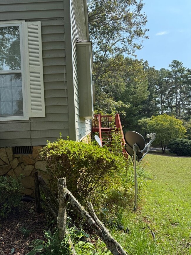 Building Photo - 112 Smoke Rise Dr