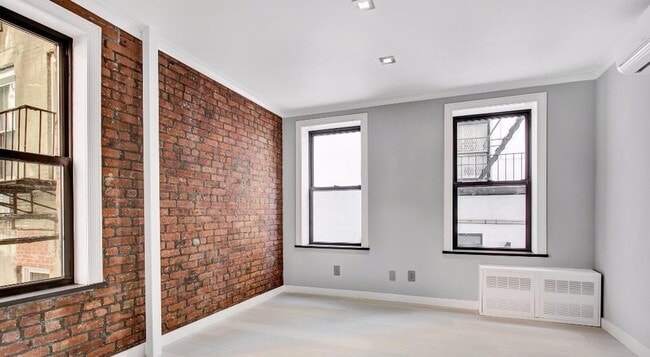 Building Photo - 213 E 26th St
