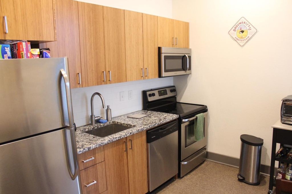 Primary Photo - 212 E Leigh St
