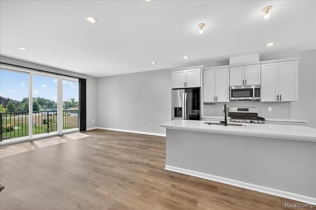 Building Photo - 1087 Hampton Cir