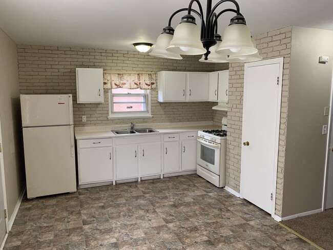 Eat in Kitchen - 1120 Lincoln Avenue