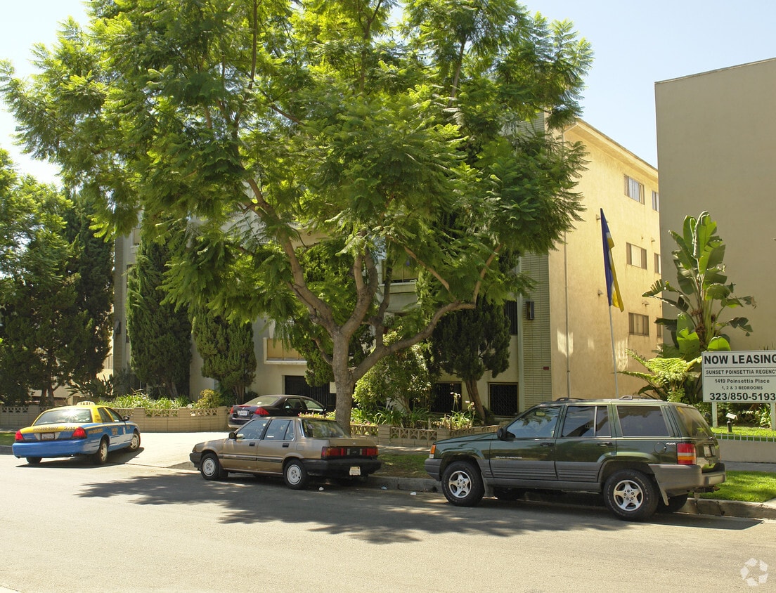 Building Photo - 1411 N Poinsettia Pl