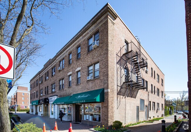 Building Photo - 222 7th St