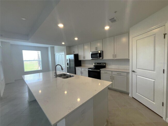 Building Photo - 12470 Wellen Golf St