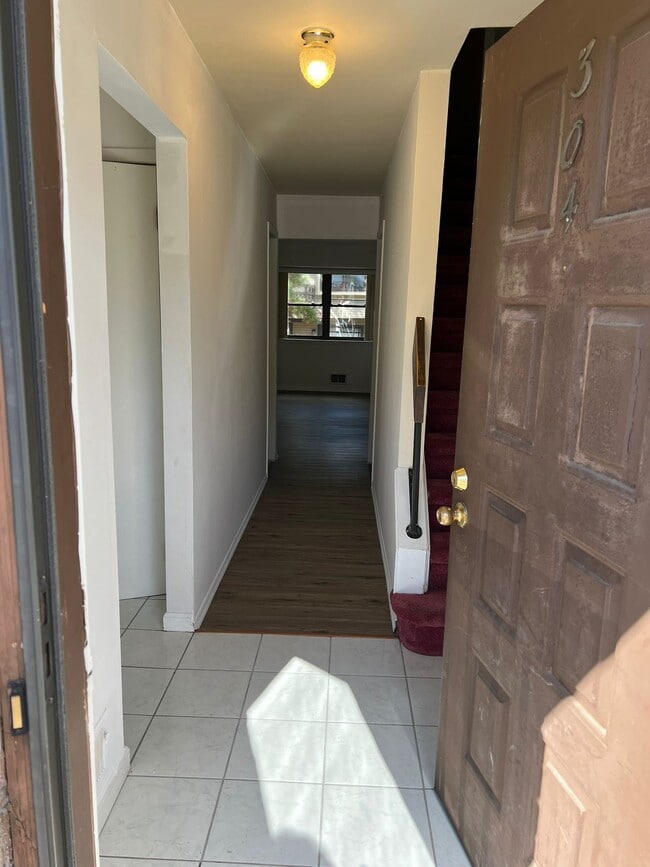 Building Photo - 304 Merrywood Dr