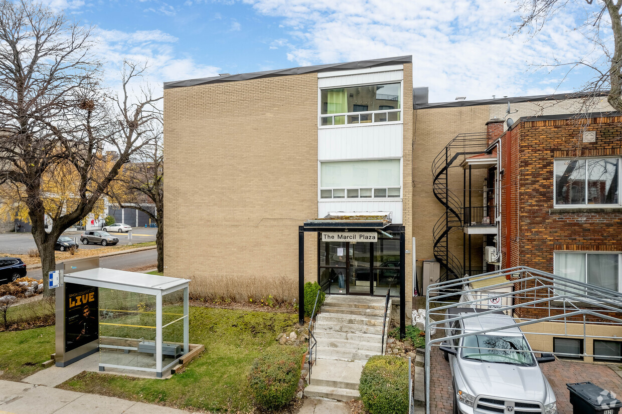 Primary Photo - 5610 Av Somerled