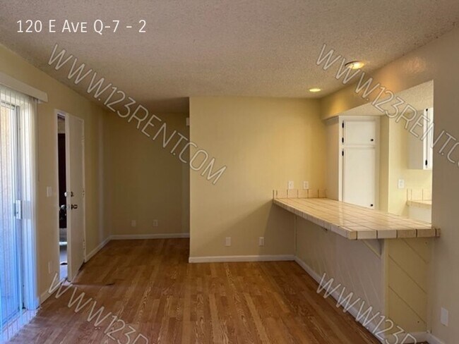 Building Photo - 1BD/ 1 BATH FIRST FLOOR APT EAST PALMDALE