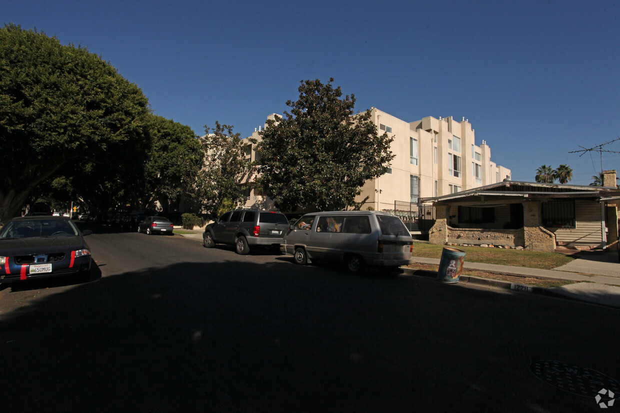 Primary Photo - 1230 N Cherokee Ave