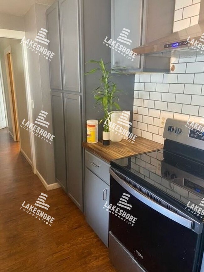 Foto del edificio - 3 Bed 2 Bath Graham Home w/ Beautiful Kitchen Remodel!
