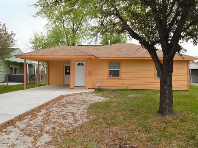 1305 Jennifer Ln