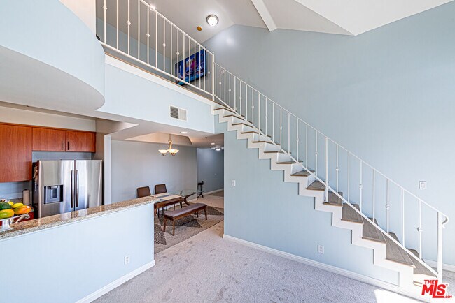 Building Photo - 620 S Gramercy Pl