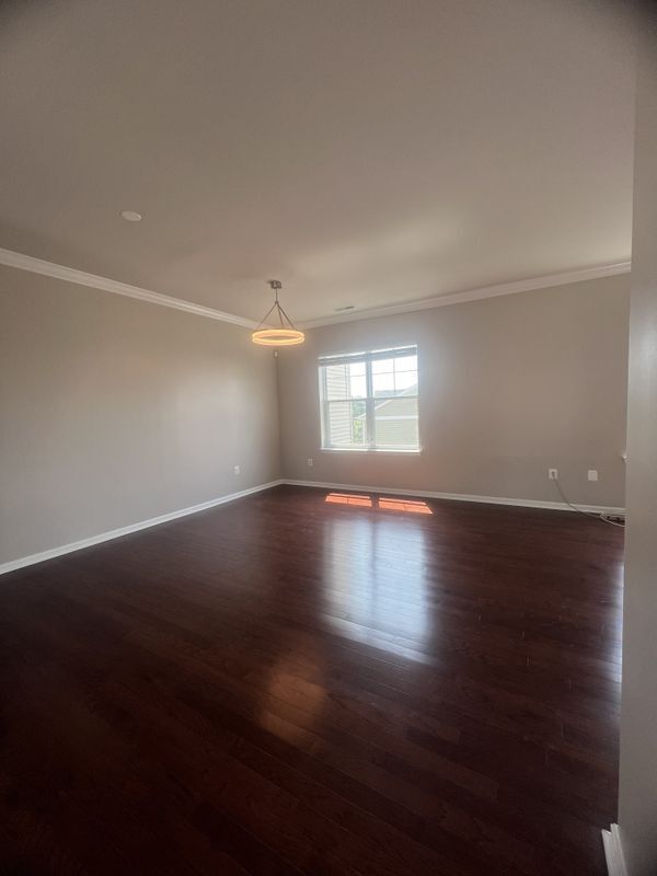 Building Photo - 405 Woodcrest Dr SE