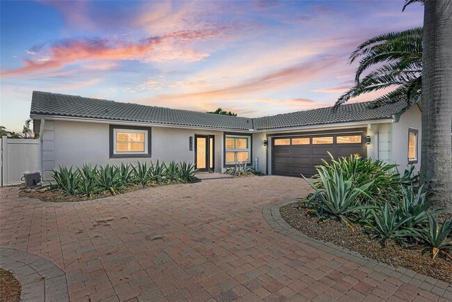 Building Photo - 3755 Belle Vista Dr E