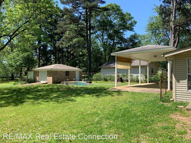 Building Photo - 3 br, 2 bath House - 310 South Pine
