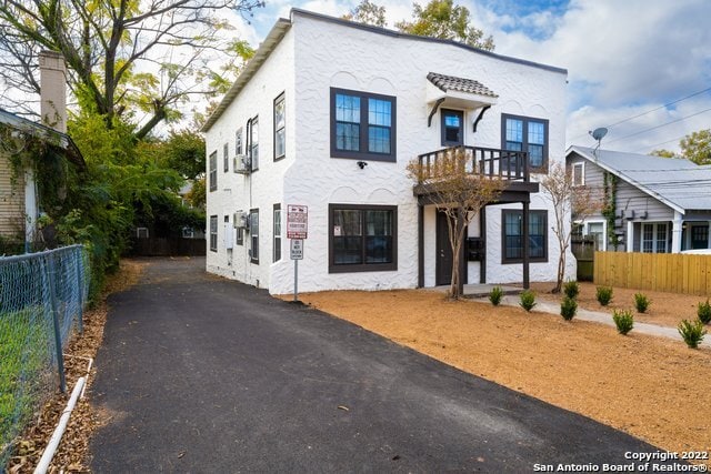 Building Photo - Cozy 1-Bedroom Apartment with Ideal Location and Parking in Blanco & Hildebrand Area