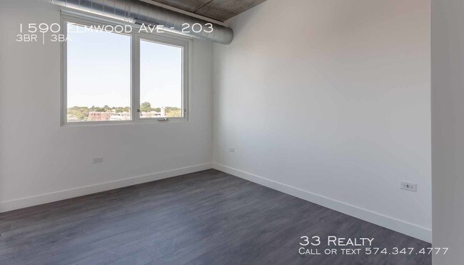 Building Photo - Centrum Evanston - Luxury 3 Bedroom 3 Bath