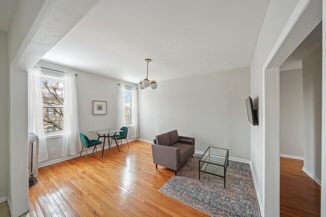 Foto del edificio - Queen room A in a Newly Added Home in Pro